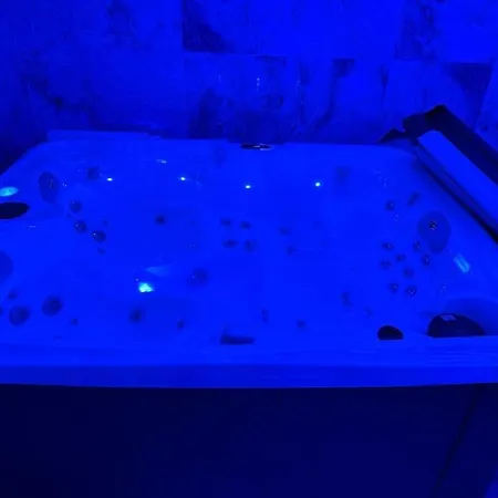 Golden - Jacuzzi Appartement *