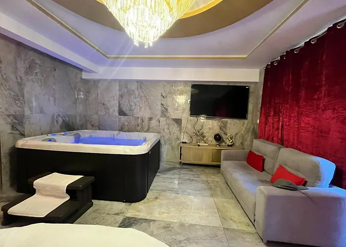 Golden - Jacuzzi Apartment *